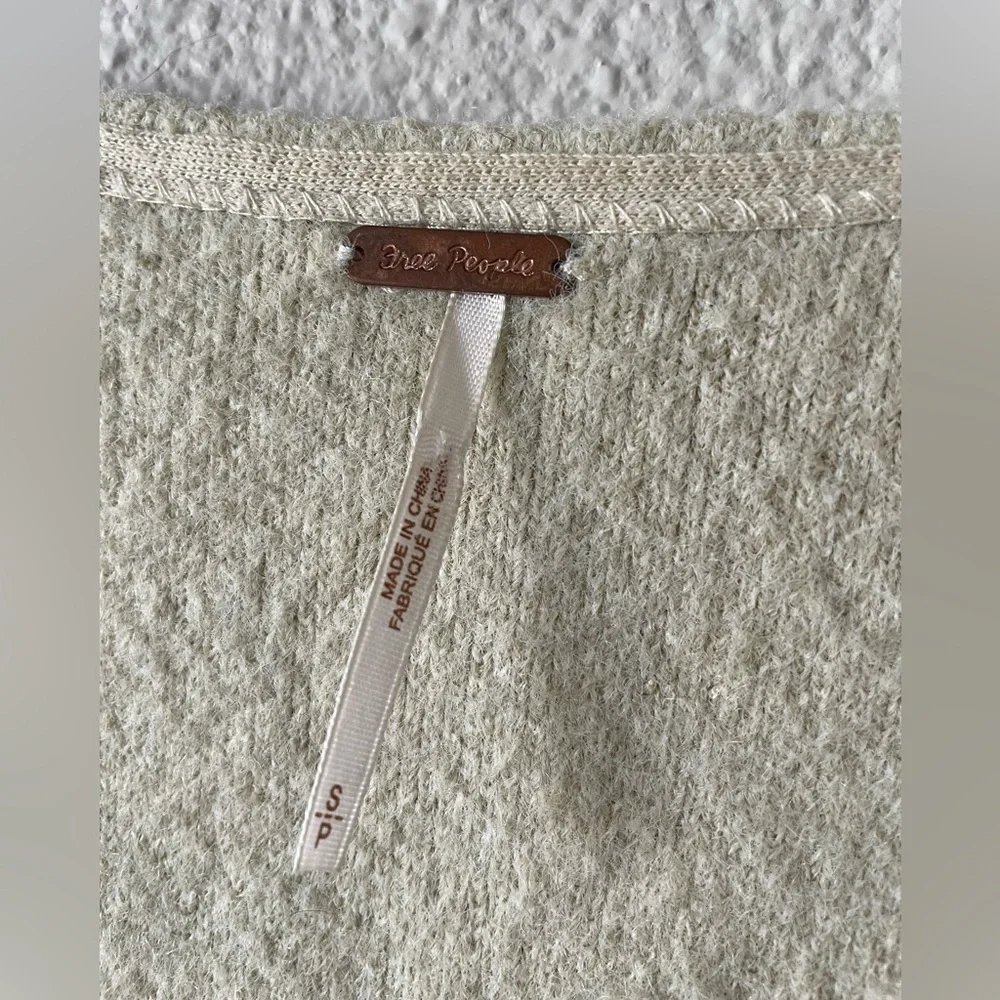 Free People Oversized Sweater Women’s S Marzipan Ivory V Neck Pullover Boho Soft - Picture 5 of 14